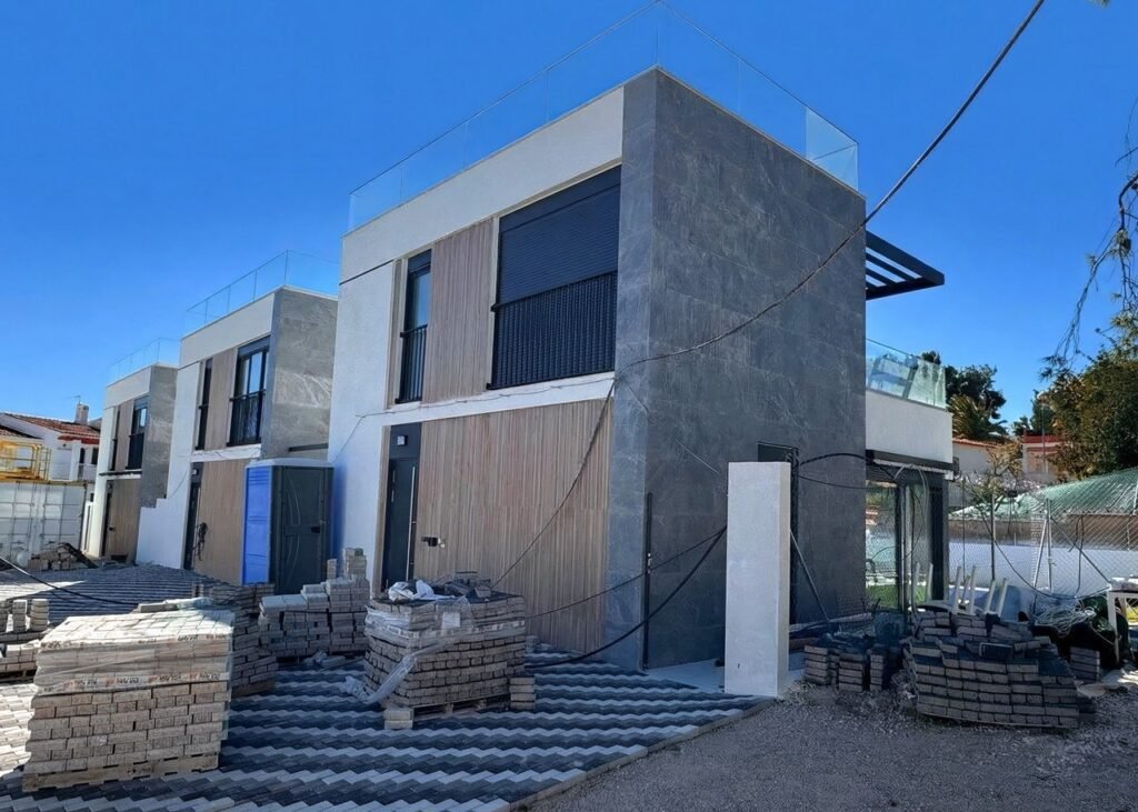 acristalamiento panorámico de suelo a techo en vivienda de lujo en la Costa Blanca