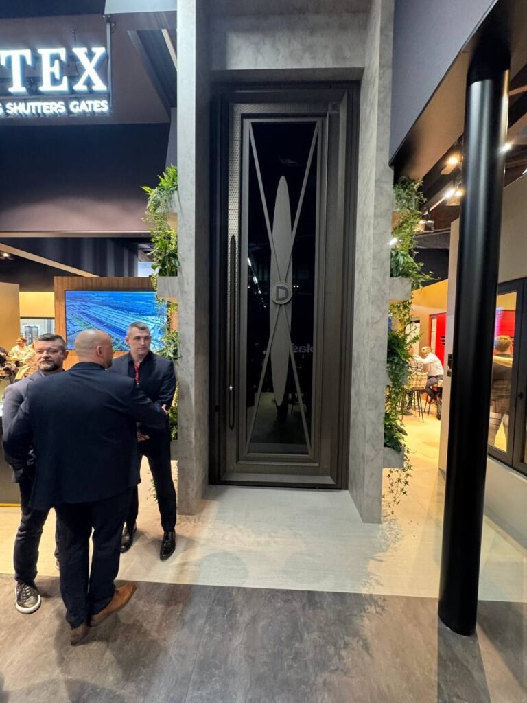 puertas de entrada modernas fensterbau 2026 minimalismo inserciones de vidrio