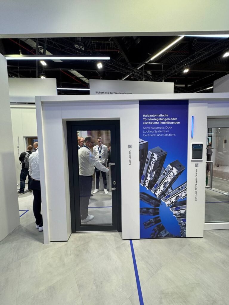 puertas de entrada inteligentes fensterbau 2026 sistemas de seguridad acceso electrónico