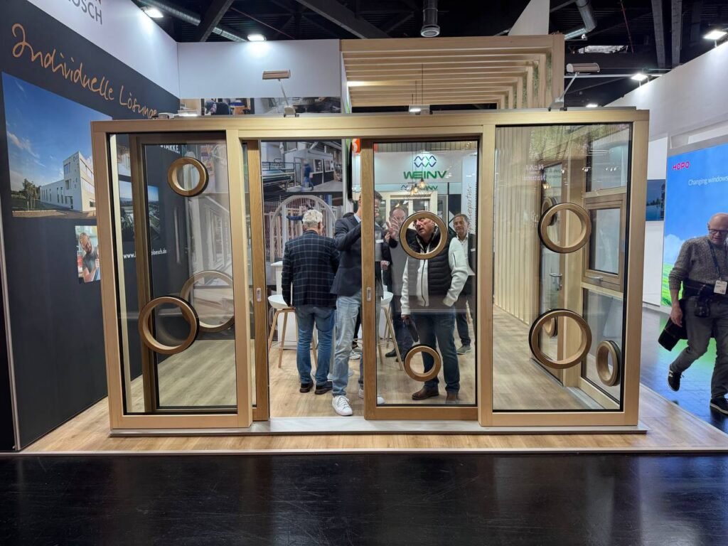 ventanas correderas de madera fensterbau 2026 sistemas panorámicos vidrio madera