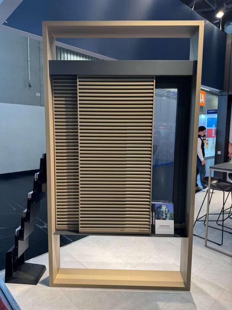 paneles correderos de fachada protección solar fensterbau 2026 lamas fachada