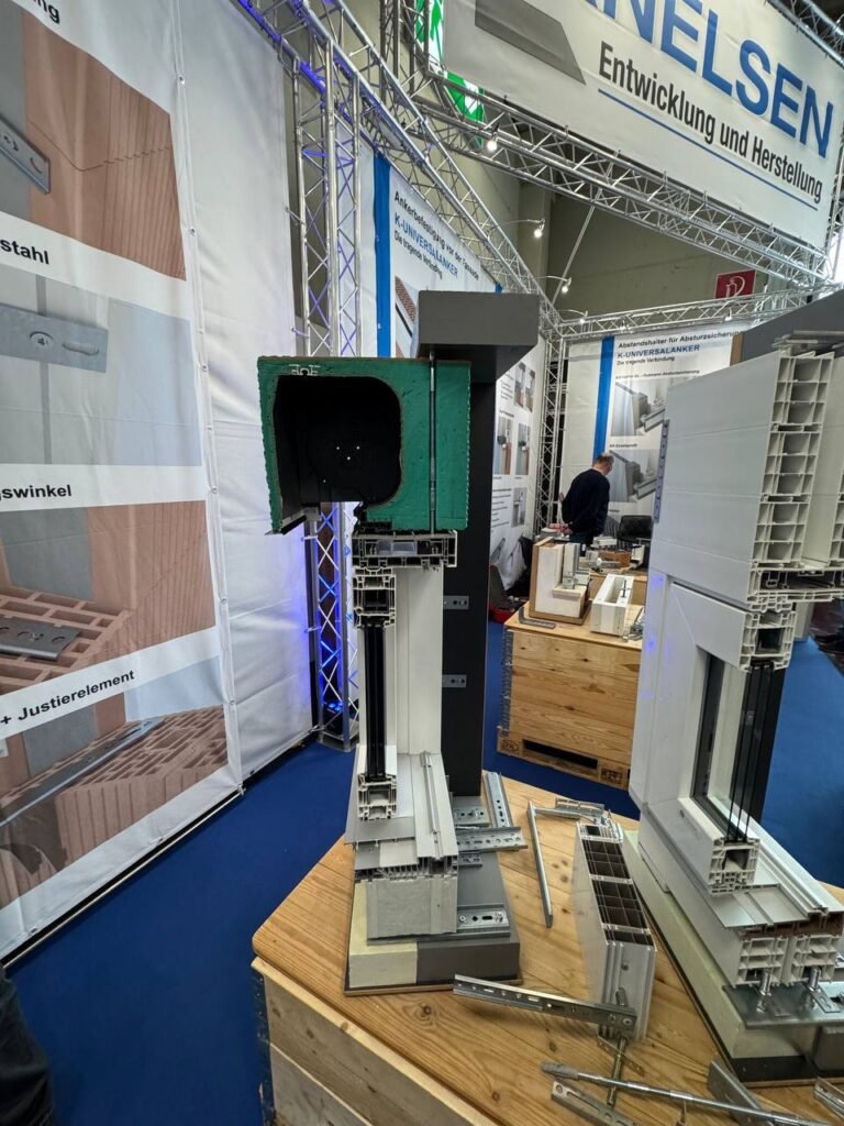 montaje de ventanas fijaciones perfil nodo fensterbau 2026 sistemas de instalación