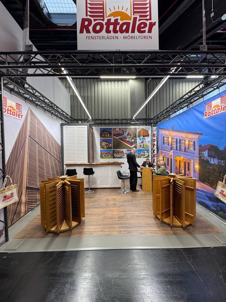 contraventanas de madera fachada persianas fensterbau 2026 protección solar exterior