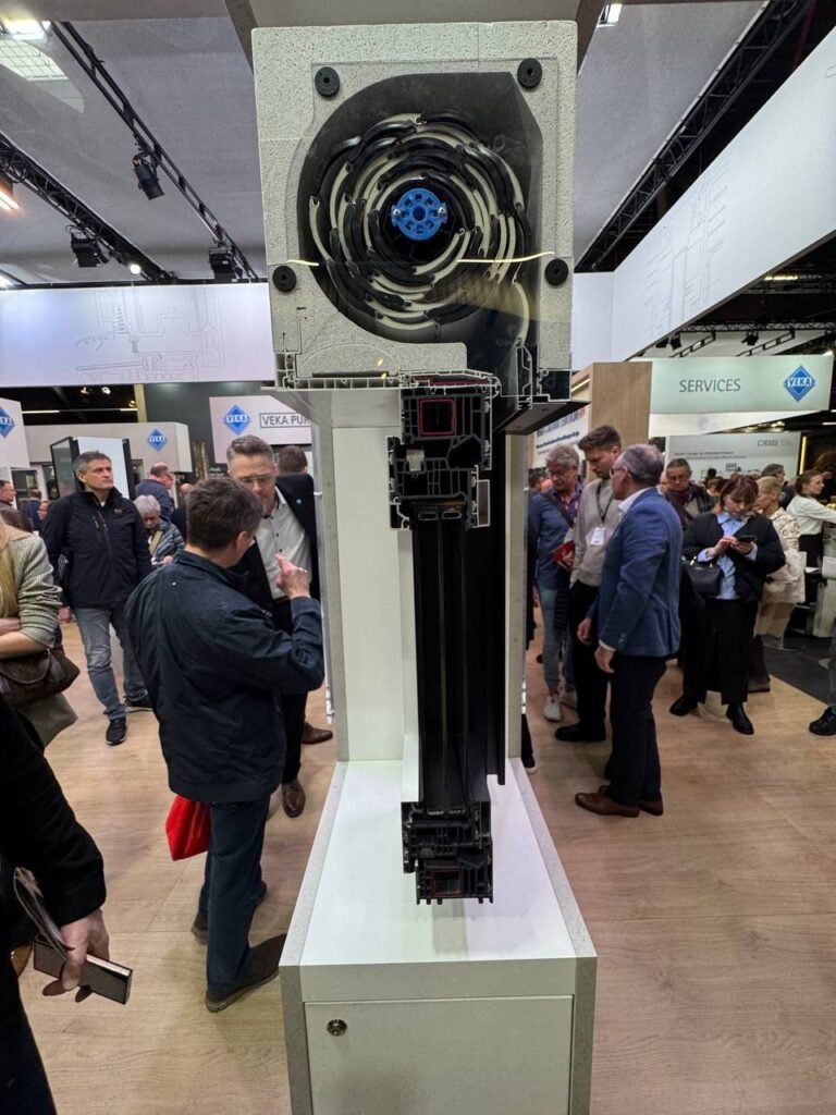 sección de perfil de ventana con herrajes fensterbau 2026 soluciones de ingeniería ventanas