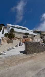 Panoramaverglasung einer modernen Villa in Altea Hills mit Meerblick