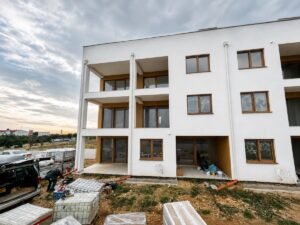 Vivienda en Croacia con sistemas Aluprof en acabado Winchester